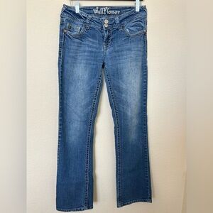 Wallflower Jeans Womens Sz 9 Curvy Fit Stretch Blue Denim Embroided Pockets